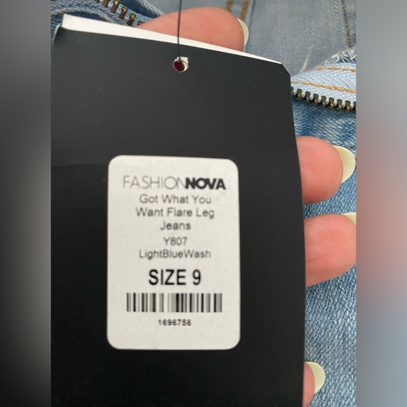 BNWT FasionNova Got What You Want Flare Leg Jeans - Light Blue Wash - Picture 6 of 12